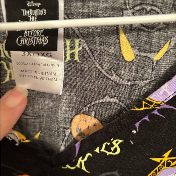 2 Disney Halloween scrub tops 3XL - Picture 7 of 7